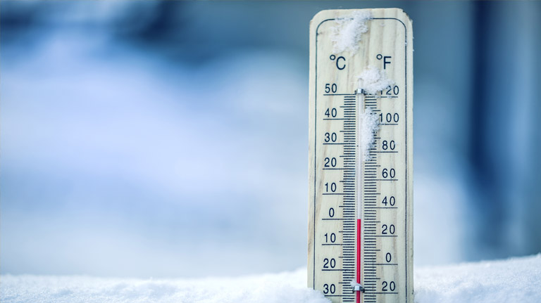 outdoor thermostat in snow